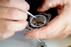 罗曼杰罗姆表把拆解技巧与注意事项（手表维修基础指南）